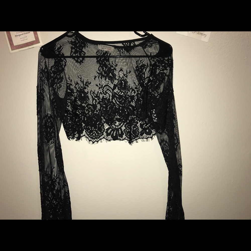 Lace Longsleeve Black Crop